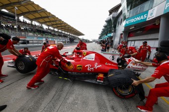 F1: Motort cserélnek Vettelnél