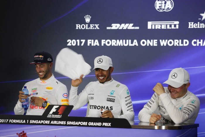 F1: Hamilton miatt fingott Ricciardo Szingapúrban