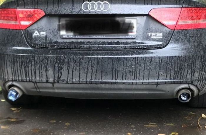 Járdára parkolt az audis, kipufogójával üzentek neki a gyalogosok 1