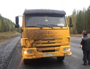 40 autót szórtak le bitumennel egy orosz útfelújításon