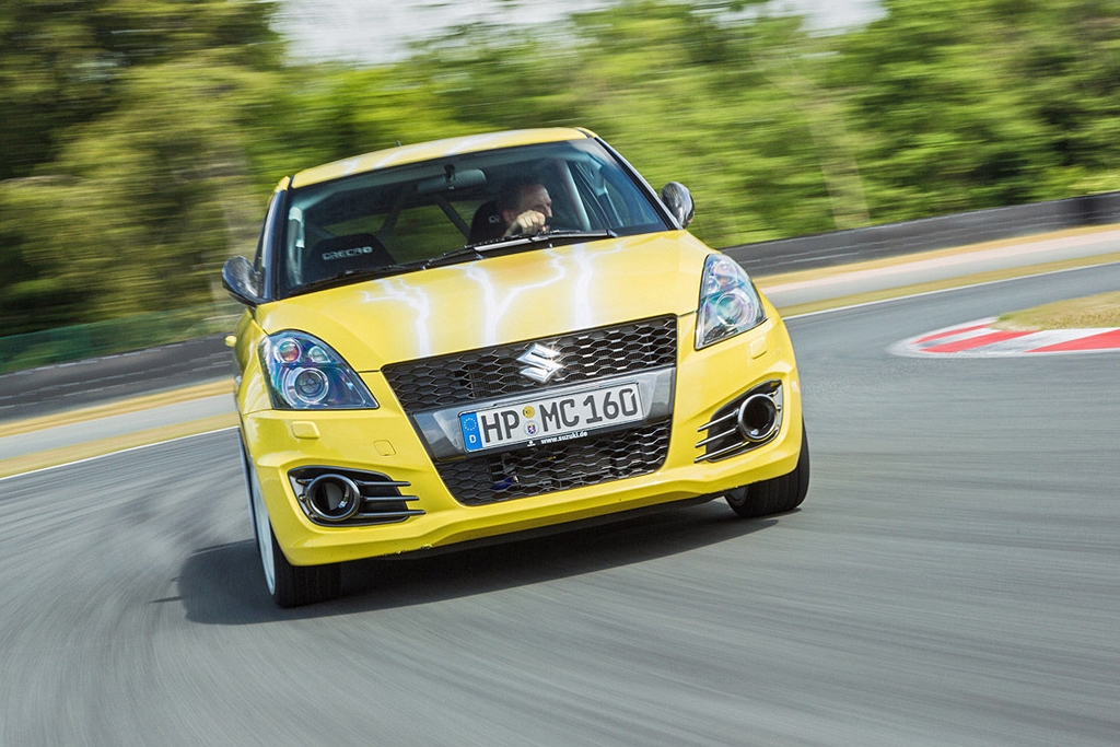 Bitang a Hayabusa-motorral töltött Suzuki Swift 8