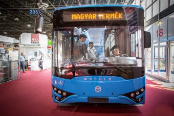 Elkészült az első hazai gyártású csuklós a 180-ból