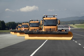 Önvezető hókotrókat teszteltek egy repülőtéren