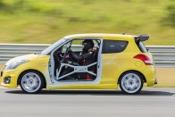 Bitang a Hayabusa-motorral töltött Suzuki Swift 15