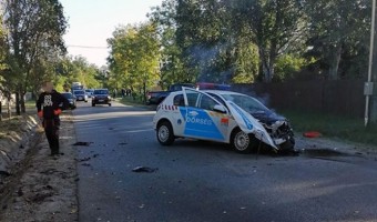 Rendőrautó ütközött BMW-vel Kecskeméten - fotó