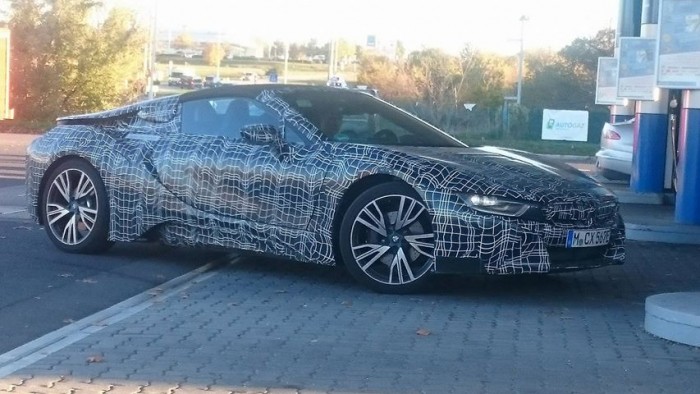 Budapesten fotózták a BMW i8 tető nélküli verzióját 2 | Vezess Budapesten fotózták a BMW i8 tető nélküli verzióját 2