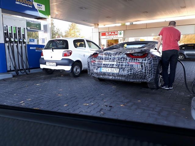 Budapesten fotózták a BMW i8 tető nélküli verzióját 1