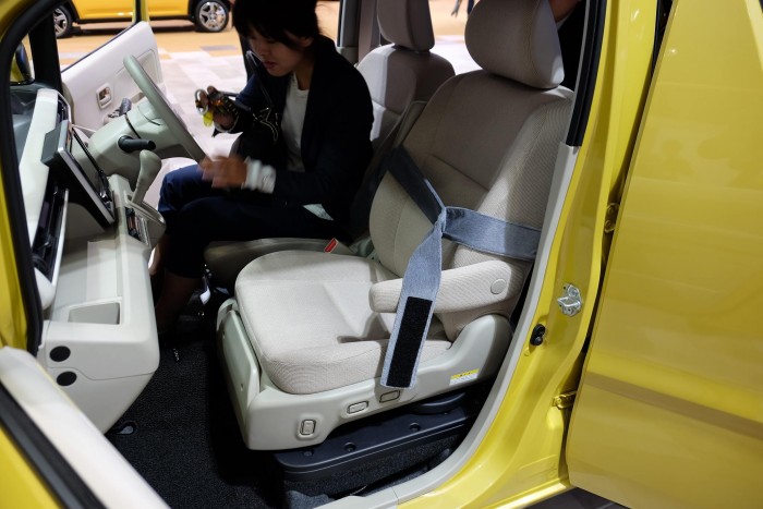 5 fotón az új Suzuki, be is ültünk a cuki apróságba 4