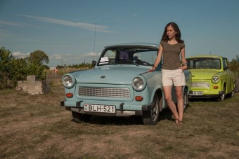 Lelkes fiatalok, akik rajonganak a Trabantokért