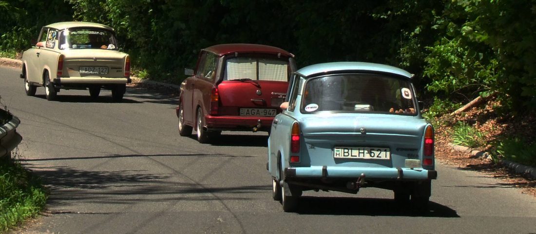 Lelkes fiatalok, akik rajonganak a Trabantokért