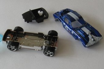 Cserélhető felépítményű villanyautó a Rinspeedtől