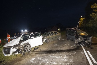 Képeken a sülysápi hármas karambol