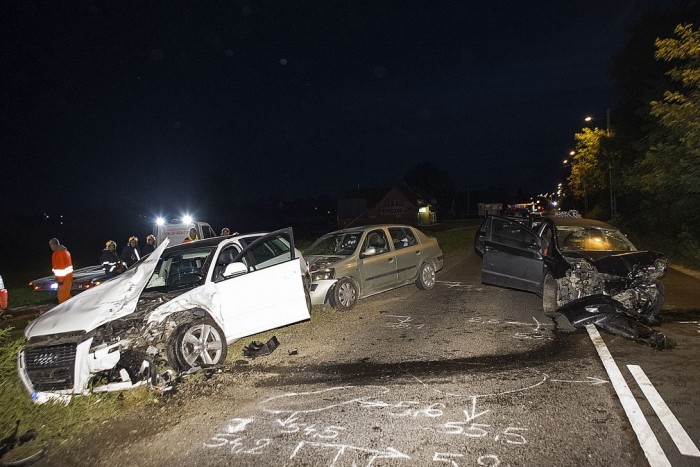 Képeken a sülysápi hármas karambol
