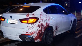A véres BMW elérte a célját, észrevették az emberek, sőt a rendőrök is