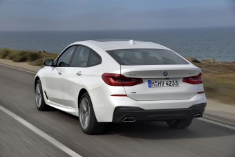 Ez tulajdonképpen egy négyajtós 7-es kupékombi!