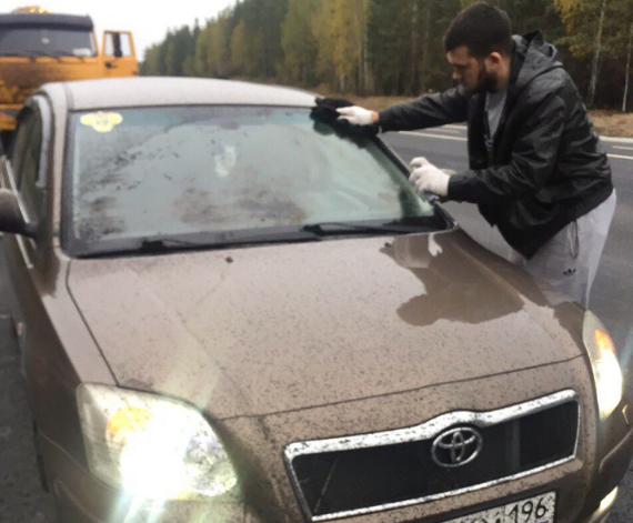 40 autót szórtak le bitumennel egy orosz útfelújításon 1