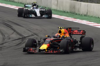 F1: Verstappen nyert, Hamilton a bajnok