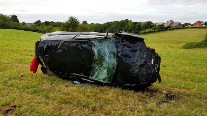 Ilyen az, ha valaki 200 km/óra felett néz el egy derékszögű kanyart 5