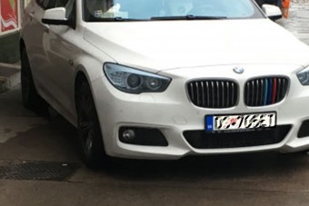 Ügyesen bújt el az eső elől ez a budapesti autós