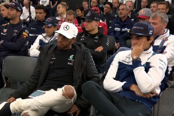 F1: Grosjean beköpte Hamiltont - videó