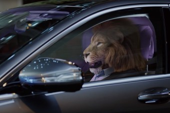 Frusztrált oroszlánt nyugtat a Mercedes