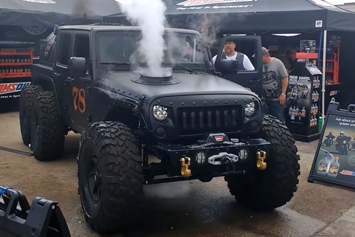 Eszement őrület a gőzgéppé alakított Jeep