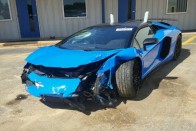 Ha olcsón szeretnél Lamborghinit, akkor itt egy picit fáradt Aventador SV 14