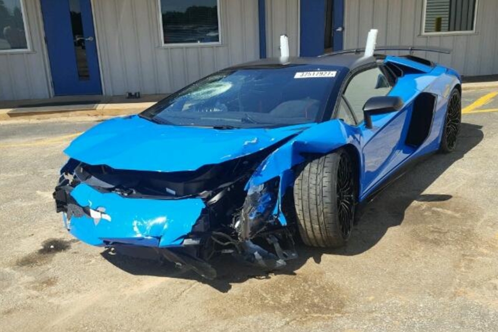 Ha olcsón szeretnél Lamborghinit, akkor itt egy picit fáradt Aventador SV 8