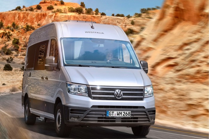 Ki venné meg ezt a lakóautót egy kisebb panellakás áráért?