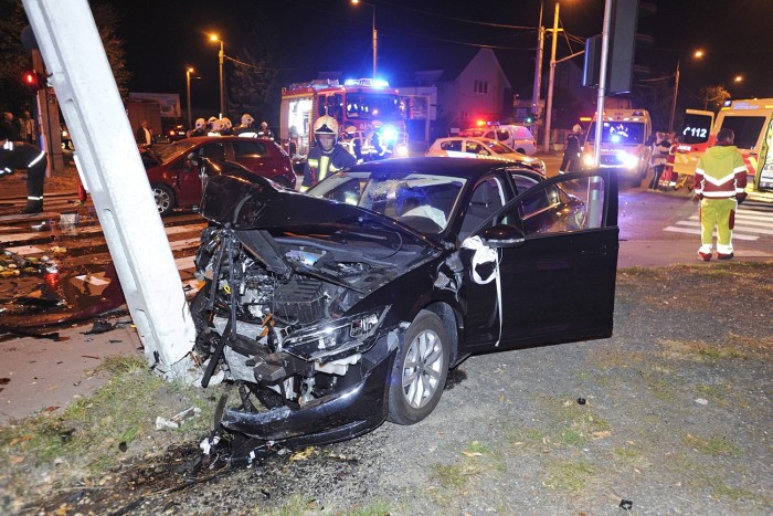 Hatan sérültek meg egy budapesti balesetben