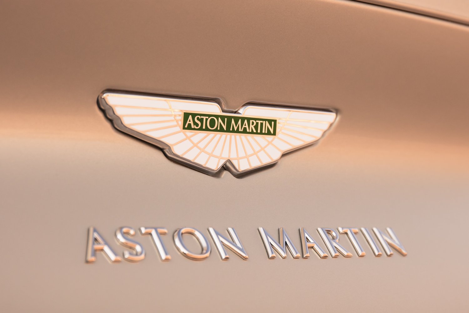 Vászontetőt kapott az Aston Martin DB11 20