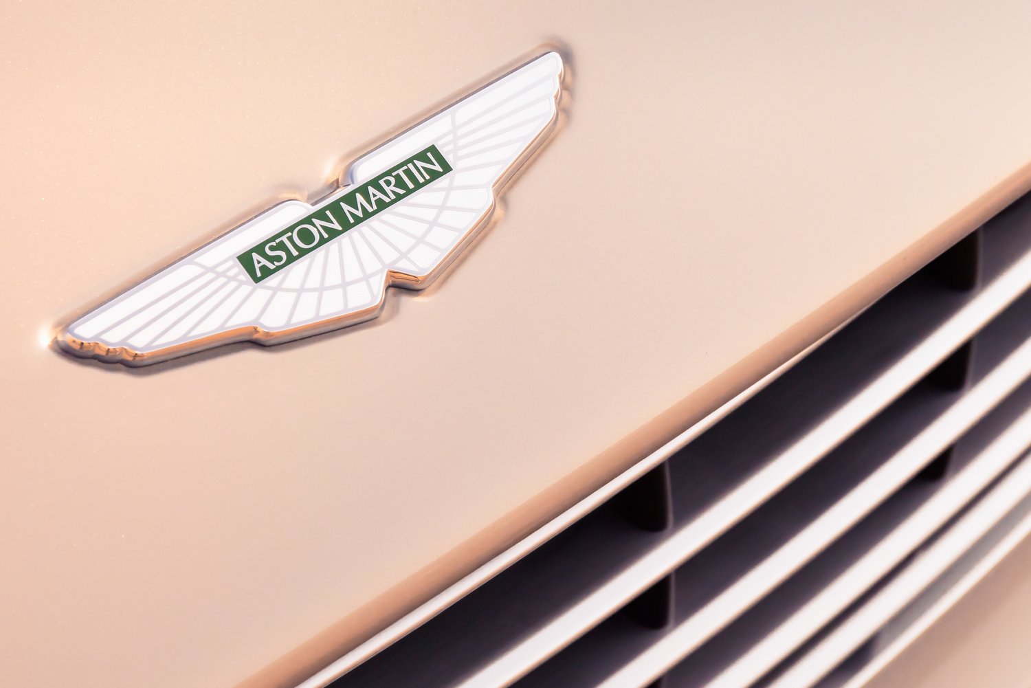 Vászontetőt kapott az Aston Martin DB11 21