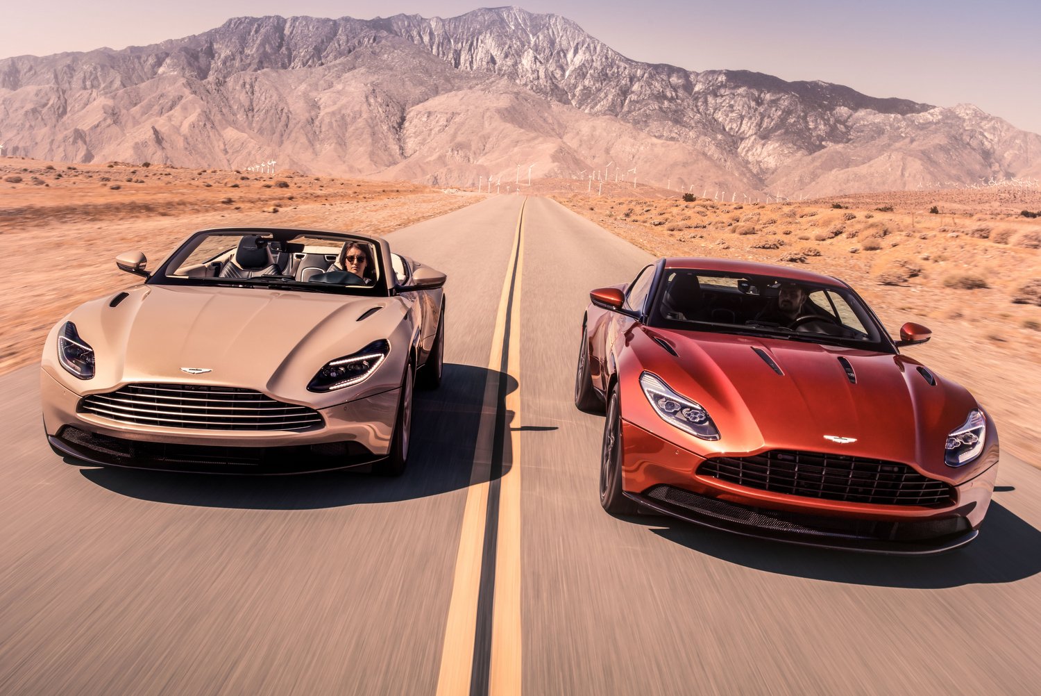 Vászontetőt kapott az Aston Martin DB11 23