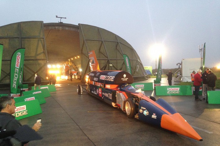 Élesben tesztelték a világ leggyorsabb autóját