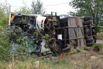 Fotókon a Tótkomlósnál felborult busz