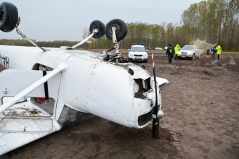 Fotókon a a Szekszárd mellett lezuhant repülő