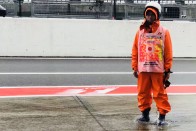 F1: Özönvíz a második edzésen 12