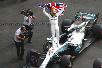 Lewis Hamilton: Csodaújoncból négyszeres világbajnok