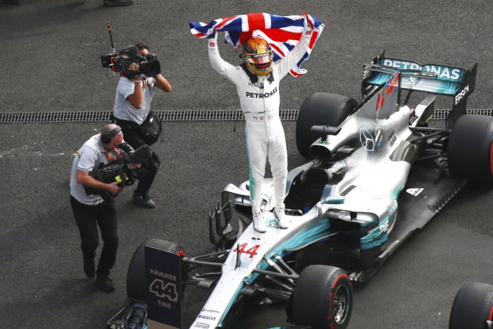 Lewis Hamilton: Csodaújoncból négyszeres világbajnok