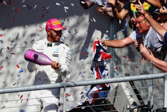 F1: Hamilton nyert, Verstappent lebüntették a dobogóról