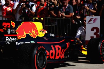 F1: Verstappen büntetése miatt őrjöngenek a Red Bullnál - videó