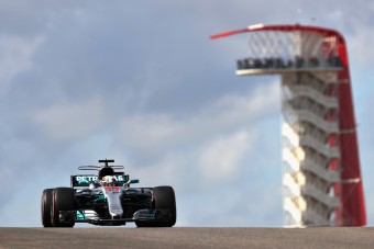 F1: Vettel nem bírt Hamiltonnal