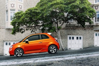 Hihetetlen összeget veszít minden eladott elektromos 500-ason a Fiat