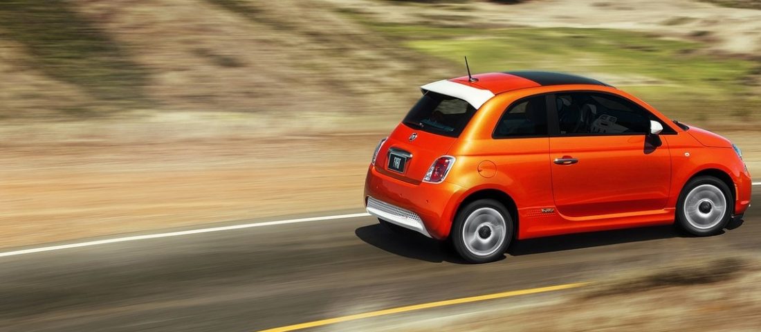 Hihetetlen összeget veszít minden eladott elektromos 500-ason a Fiat