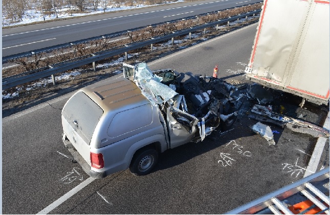 Megrázó fotókon az M5-ösön történt tragédia