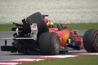 F1: Vettel végre mázlista, megússza a váltócserét