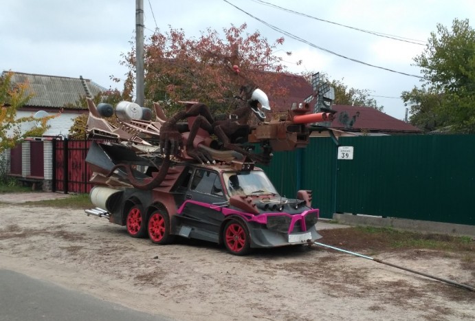 Szavakkal leírni lehetetlen ezt a hatkerekű ukrán szörnyet
