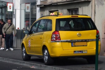 Szigorítottak: ezentúl nem taxizhat az Magyarországon, akinek priusza van