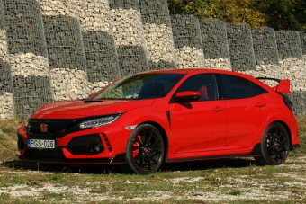 Teszten a Honda Civic Type R – Falhoz állít