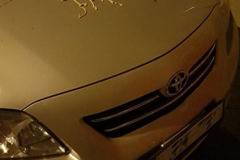 Járdára parkolt egy toyotás Pesten, majonézzel büntették meg